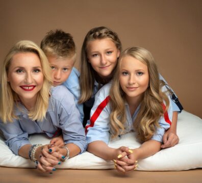 fotografia rodzinna warszawa , zdjęcia rodzinne, szczęśliwa rodzina, sesja rodzinna